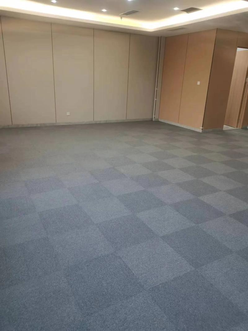 方块地毯铺设完工后，地胶、运动地板、橡胶楼梯踏步的综合施工指南